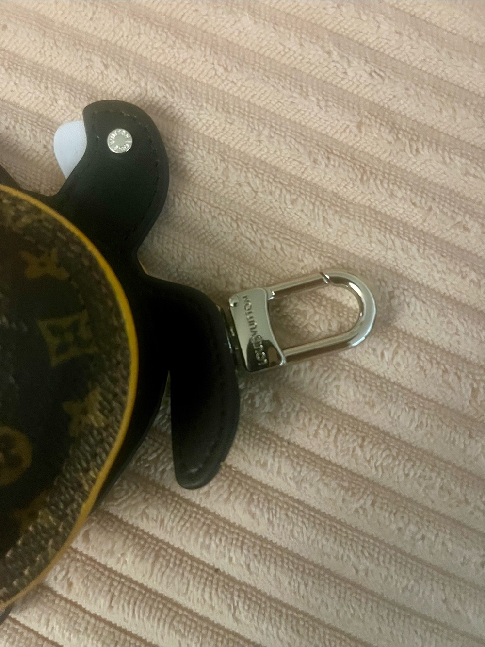 Luxury Black and Brown Turtle Charm Key Holder - Picture 5 of 5